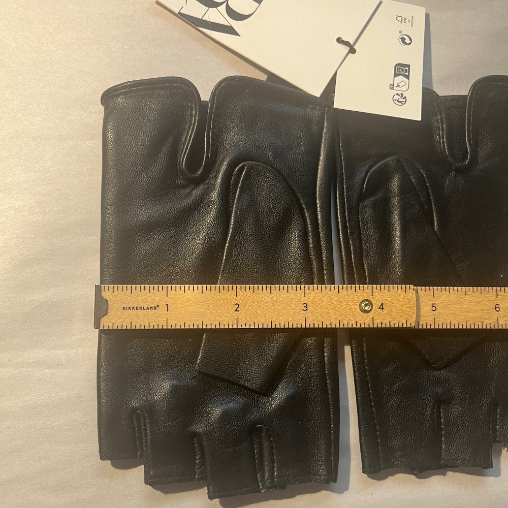 NWT ZARA STUDDED BLACK LEATHER FINGERLESS GLAM ROCK GLOVES - Picture 10 of 10